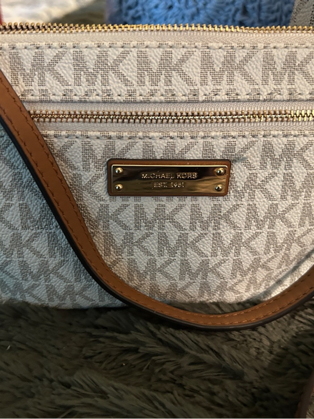 Michael Kors Cream Logo Bucket Shoulder Bag with Brown Trim - Picture 3 of 4